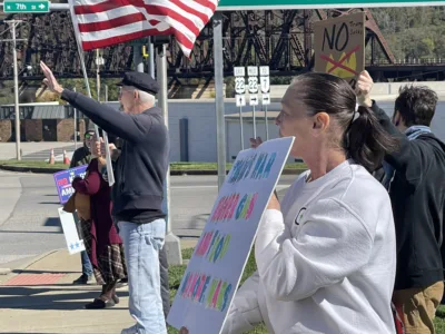 Rally encourages voters to get to polls early